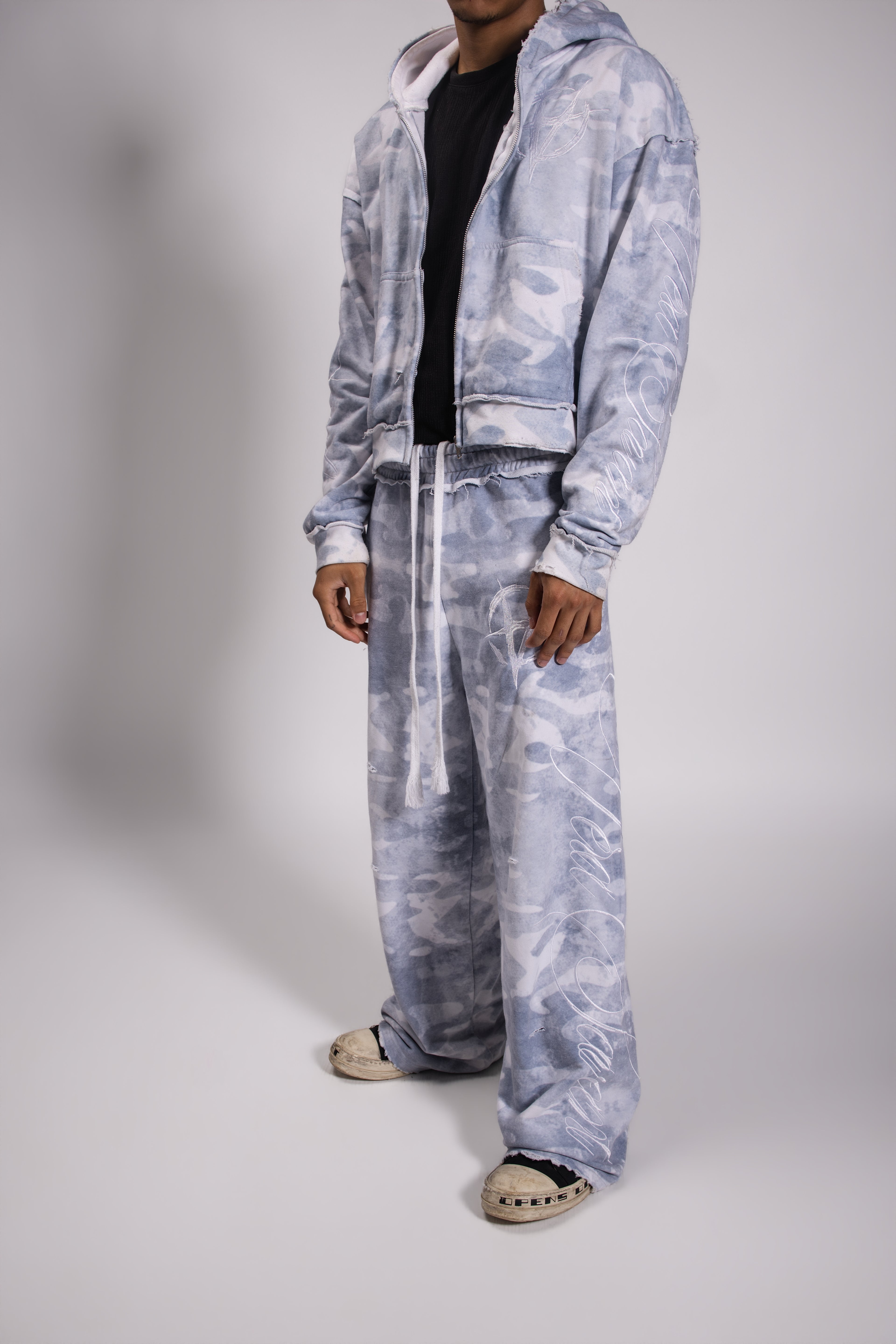 VERA CLOUD/WHITE SWEATPANTS