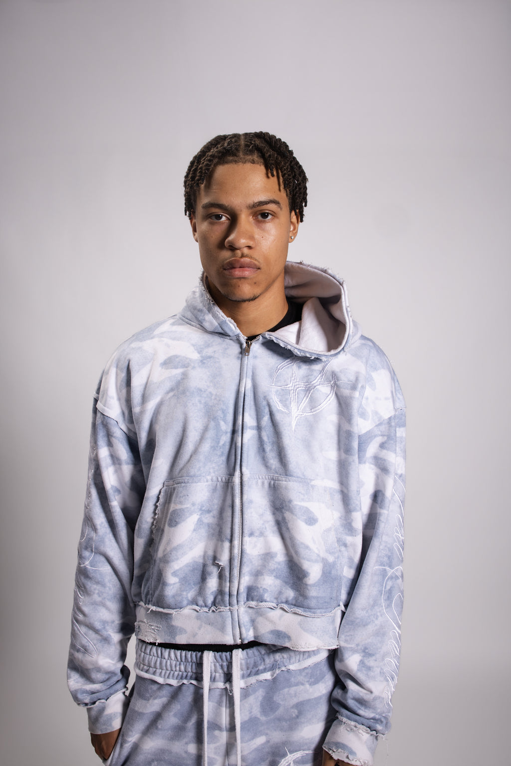 VERA CLOUD/WHITE HOODIE
