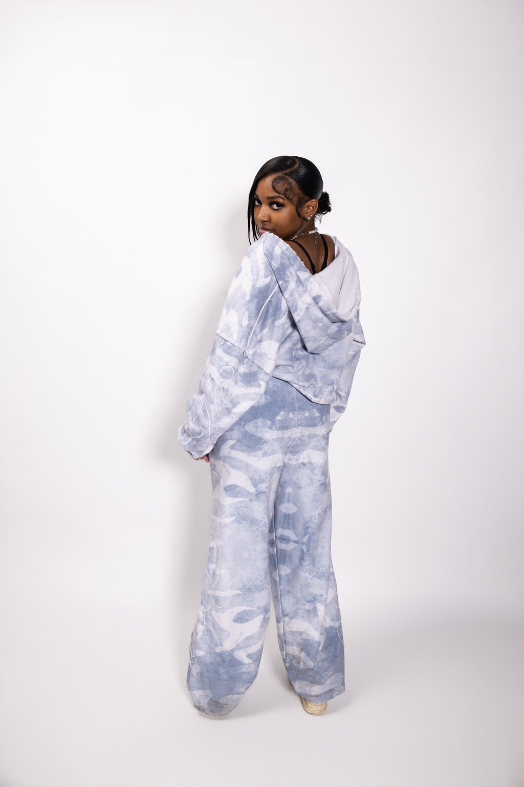 VERA CLOUD/WHITE SWEATPANTS